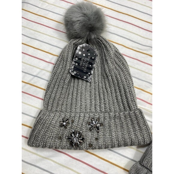 Victoria’s Secret Winter Angel Beanie & Glove Set – Gray main image 4